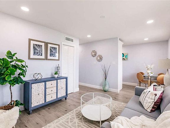 3rd image of 4698 Bayano St