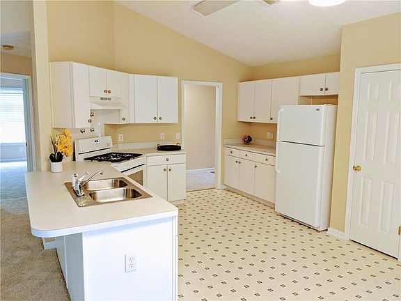 2nd image of 100 Kentshire Pl