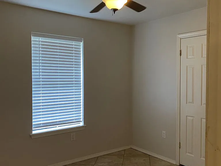 606 Shadow Dr — Photo 11