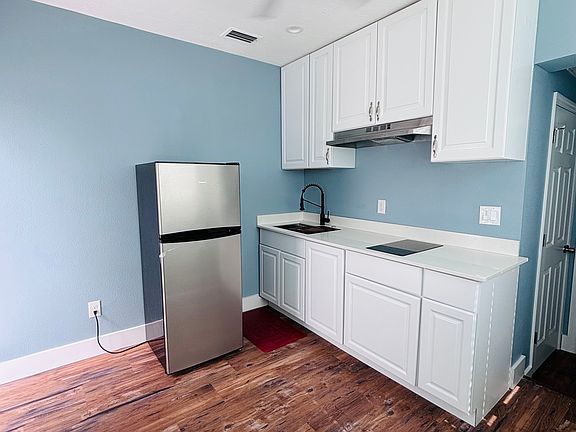 4th image of 2435 E Jersey Ave #2