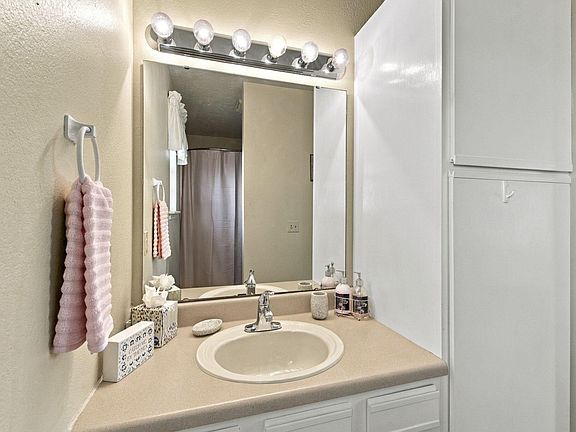 2nd image of 40 Scenic Court #8