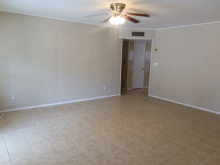 10345 Biscaine St — Photo 12