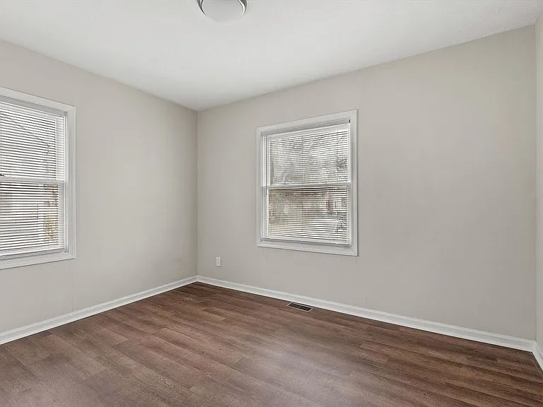 1019 Liberty Rd — Photo 10