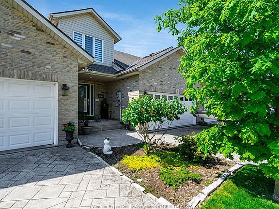 2nd image of 9 Montego Bay Cres