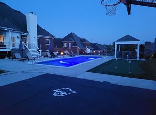 4104 Moeherr Dr, Jeffersontown, KY 40299