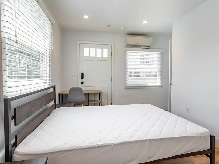 1327 W 24th St #3 — Photo 20