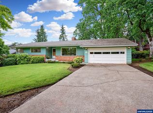 201 S Center St, Silverton, OR 97381