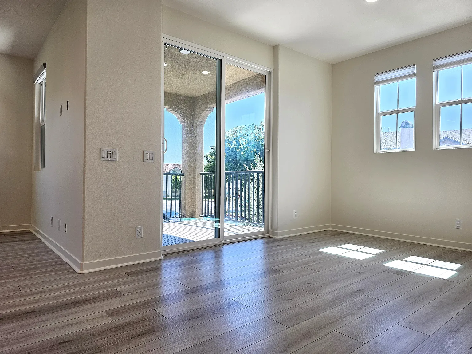 2 bed, 2.5 bath, 1342 sqft, $4,200 — Photo 4
