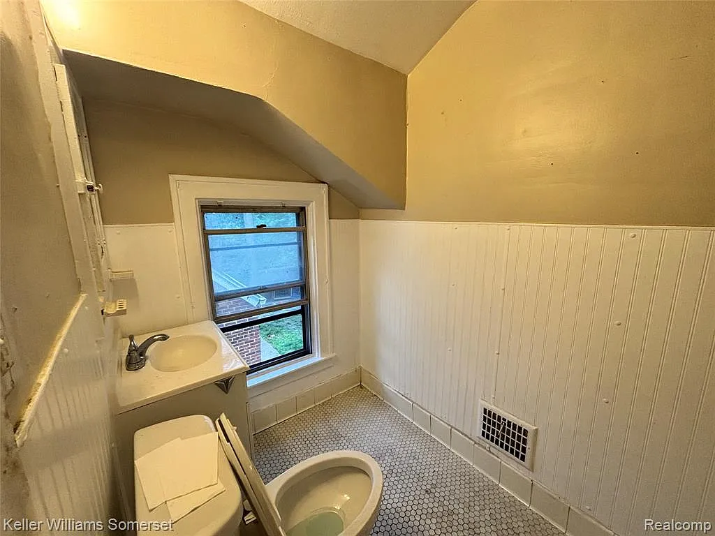 2 bed, 1.0 bath, 1040 sqft, $1,150 — Photo 4