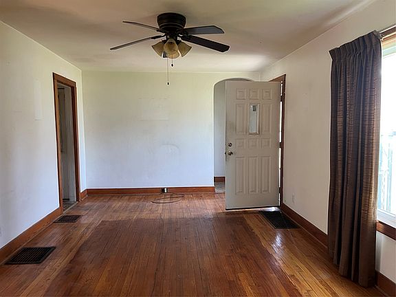 2nd image of 492 Riverside Dr