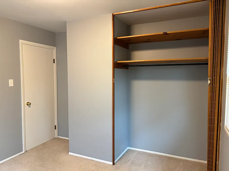 374 Raritan Dr — Photo 6