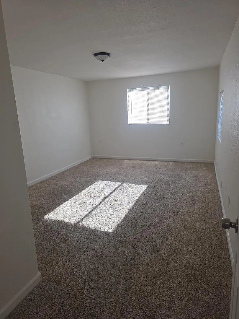 3 bed, 1200 sqft, $1,500 — Photo 3