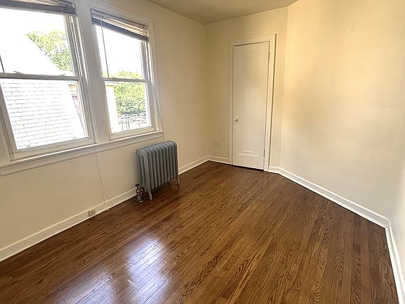4th image of 1762 W Morse Ave APT 2W