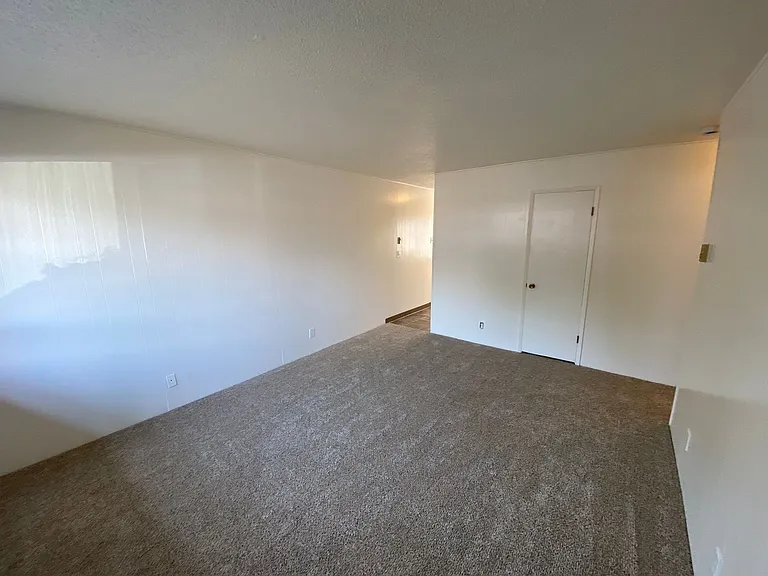 550 SW Levens St #21 — Photo 2