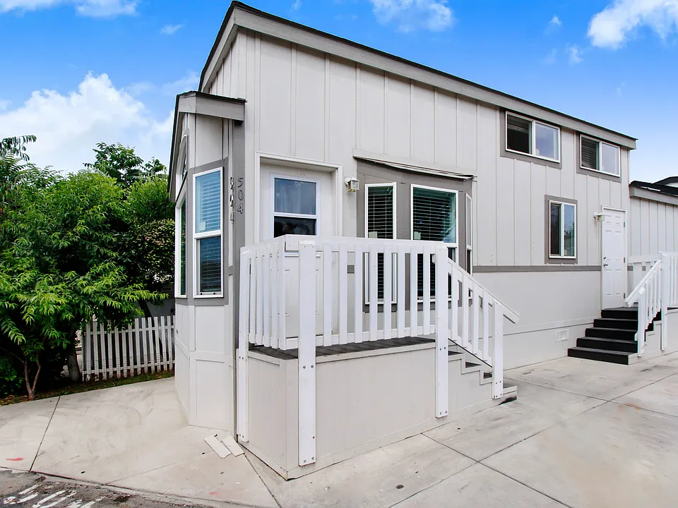 12301 San Fernando Rd #605
