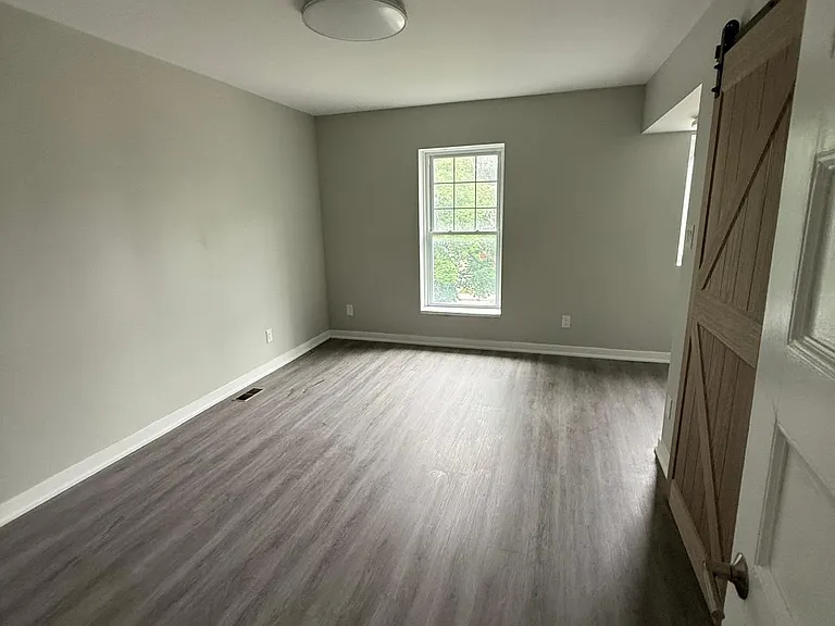203 Elmwood Ave E #MAIN — Photo 10