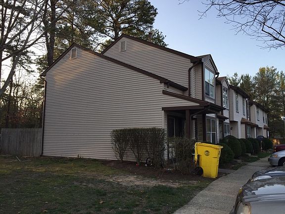 2nd image of 27 Woodlake Manor Dr