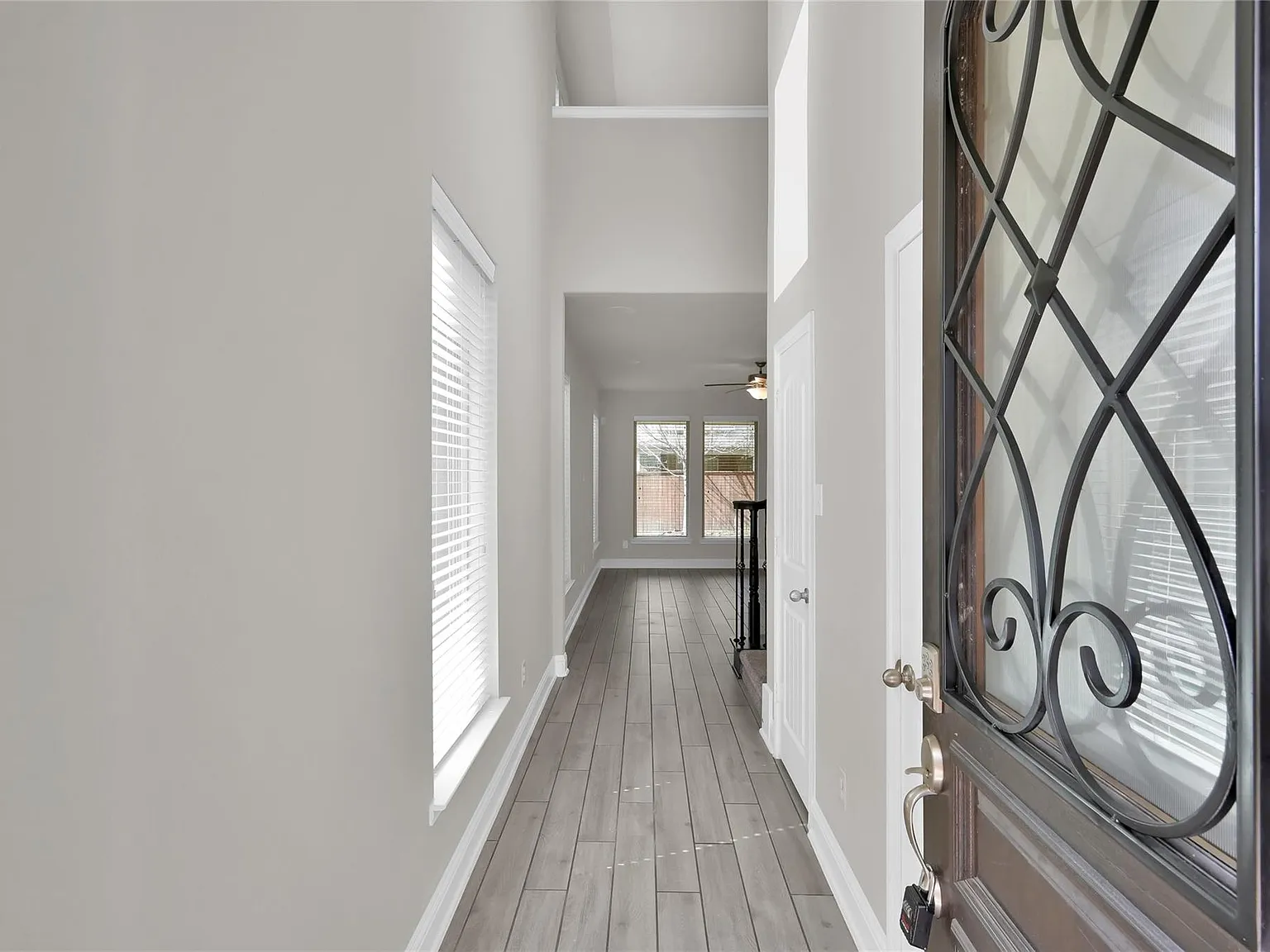 3 bed, 2.5 bath, 2114 sqft, $2,600 — Photo 3