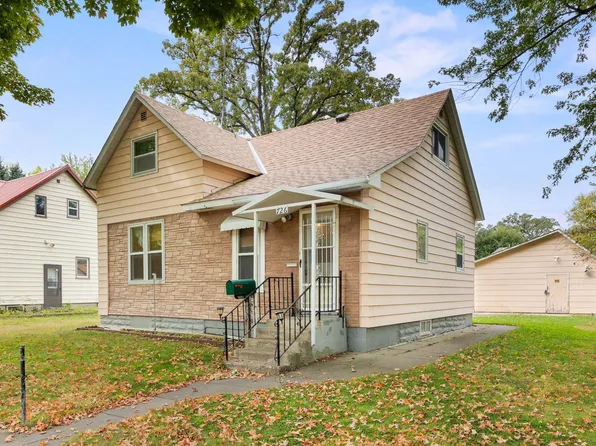 726 Ivy Ln SE, Hutchinson, MN 55350