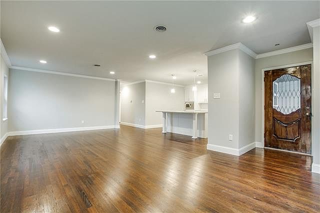 1st image of 407 S Lois Ln