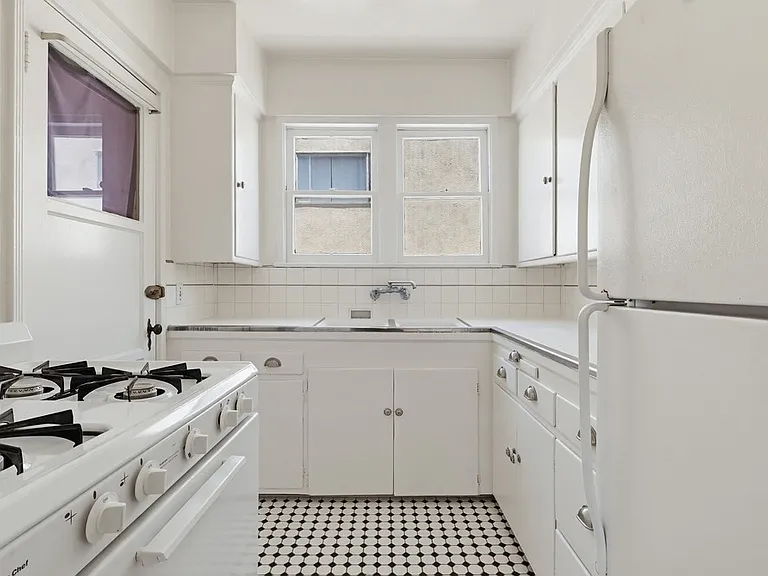 455 N Hayworth Ave — Photo 24