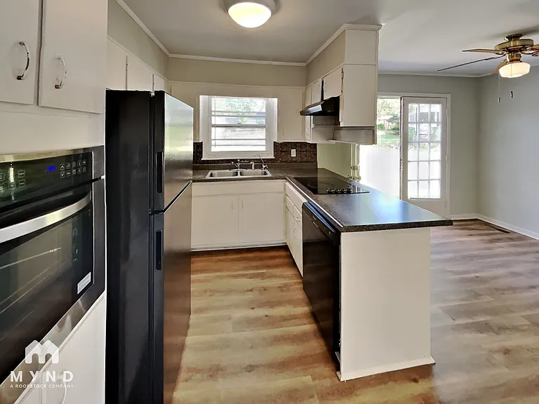 877 Twin Lake Dr NE — Photo 5