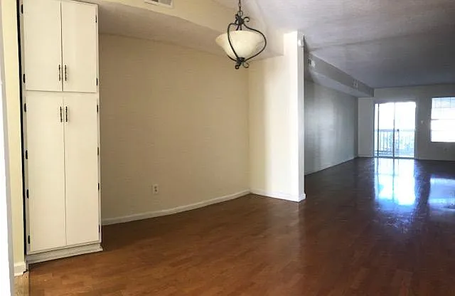 116 Kingsbury Dr — Photo 9