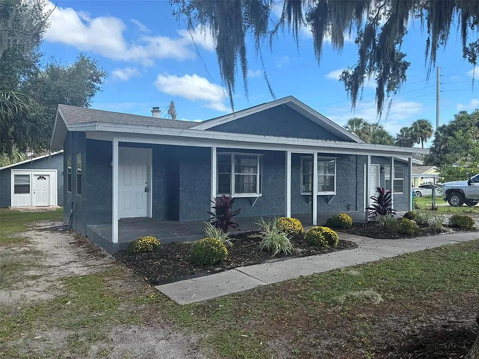 33 W Herrick Dr