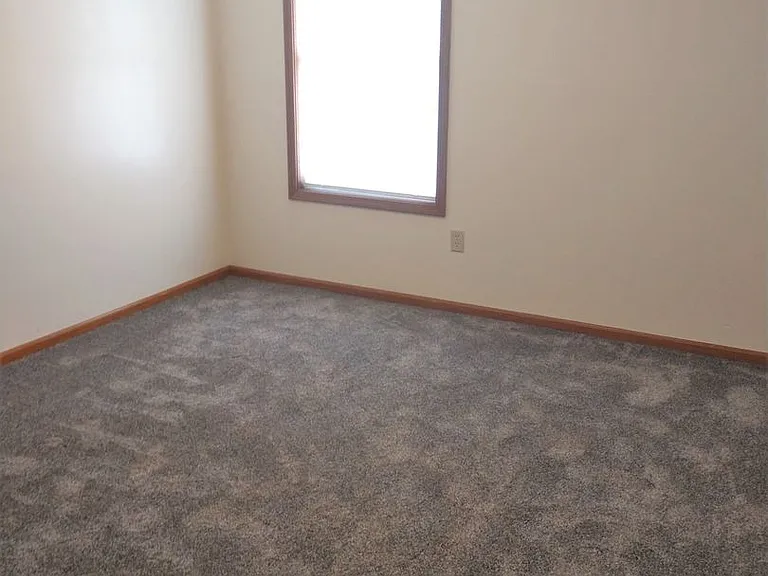 212 S. Silverwood Lane — Photo 5