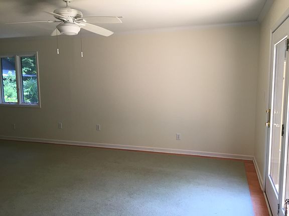 Spacious Living/Dining Room