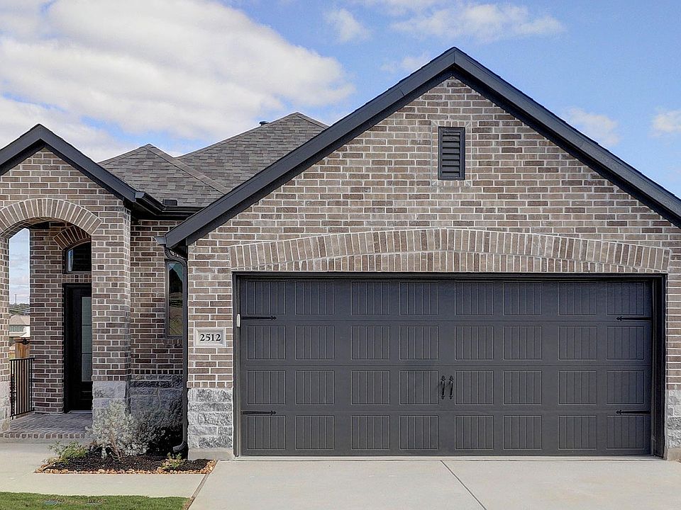 1st image of 2512 Oxford Ridge