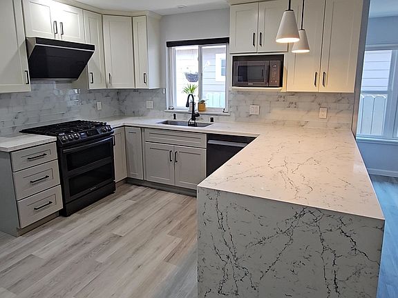 Quartz counter/waterfall