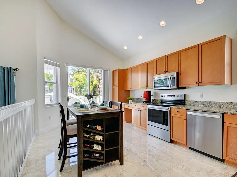 2418 Westmont Dr — Photo 10