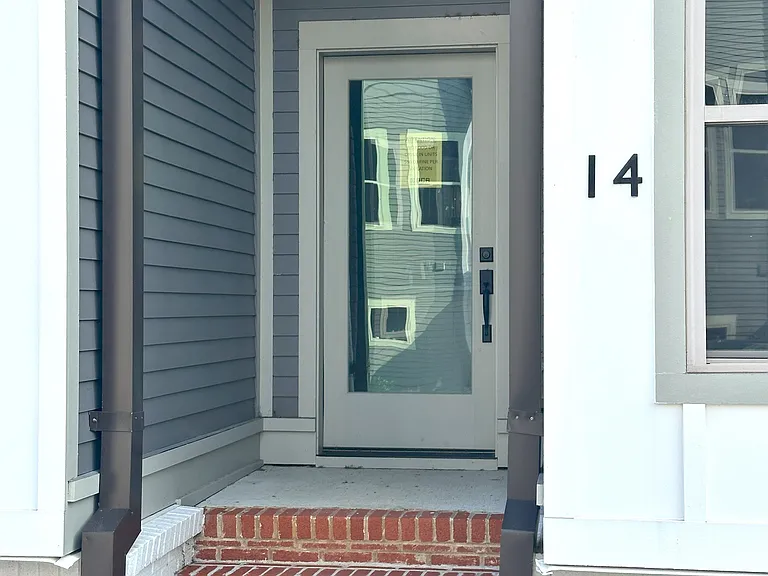 14 Walnut St NE #14 — Photo 3