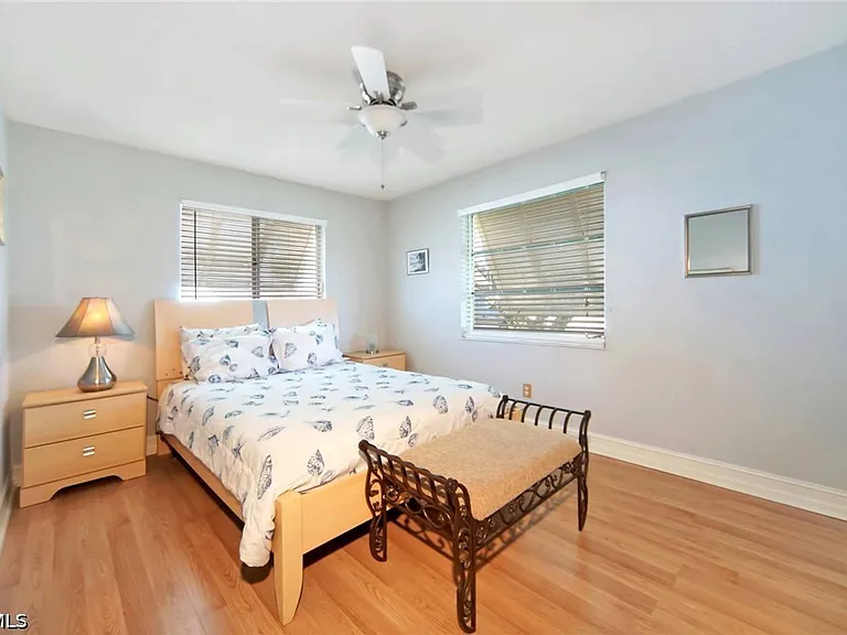 1140 SW 44th St — Photo 10