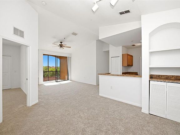 3rd image of 6169 Metrowest Blvd Unit 305