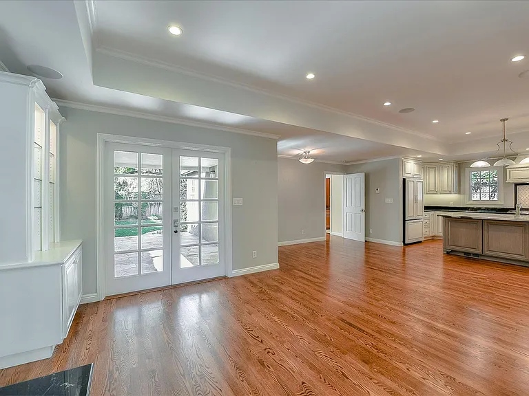 135 Wilder Ave — Photo 16