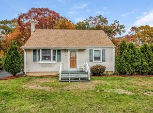 18 Knoll Dr, Groton, CT 06340