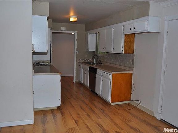 4th image of 5825 Madrone Dr