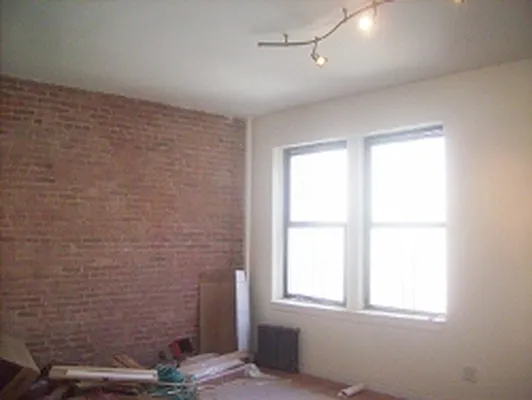 Rented by Perry Associates NYC Inc | media 35