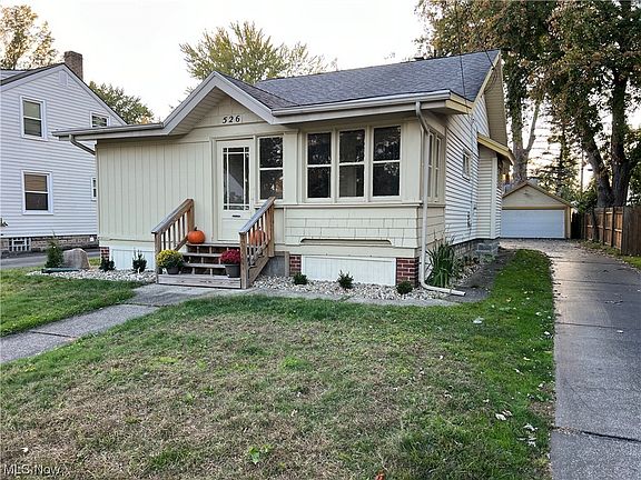 2nd image of 526 Belvedere Ave SE
