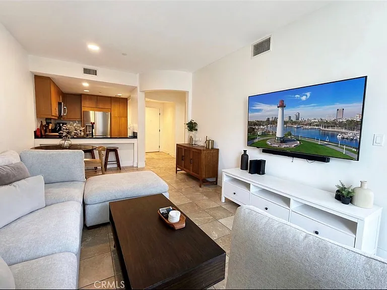 150 The Promenade N — Photo 2