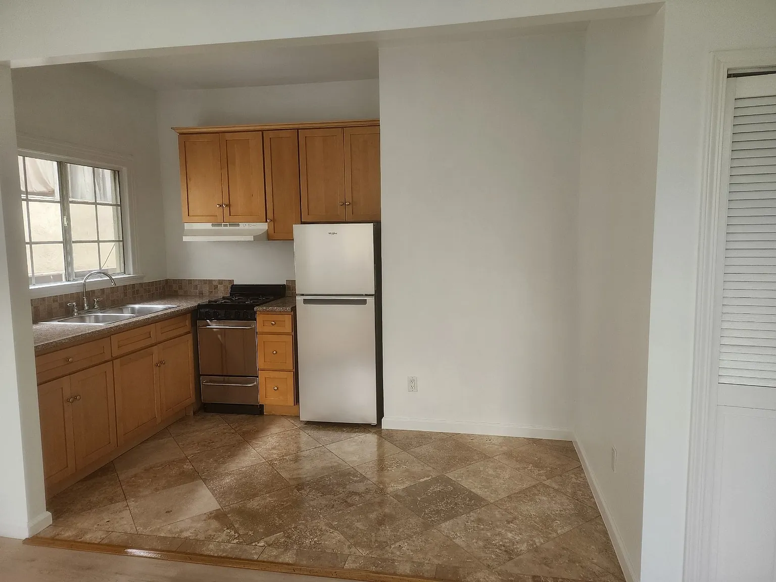 217 S Berendo St — Photo 2