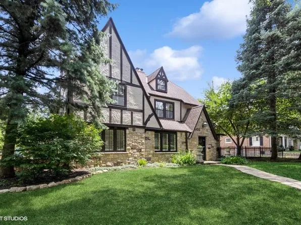 6201 Summit St, Kansas City, MO 64113