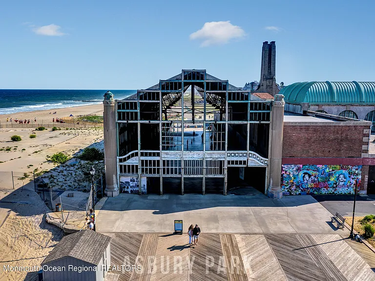 16 Abbott Ave — Photo 63