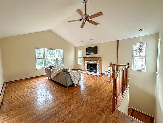 2 bed, 1120 sqft, $2,100 — Photo 2