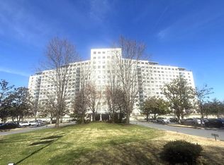 10201 Grosvenor Pl APT 1117, Rockville, MD 20852