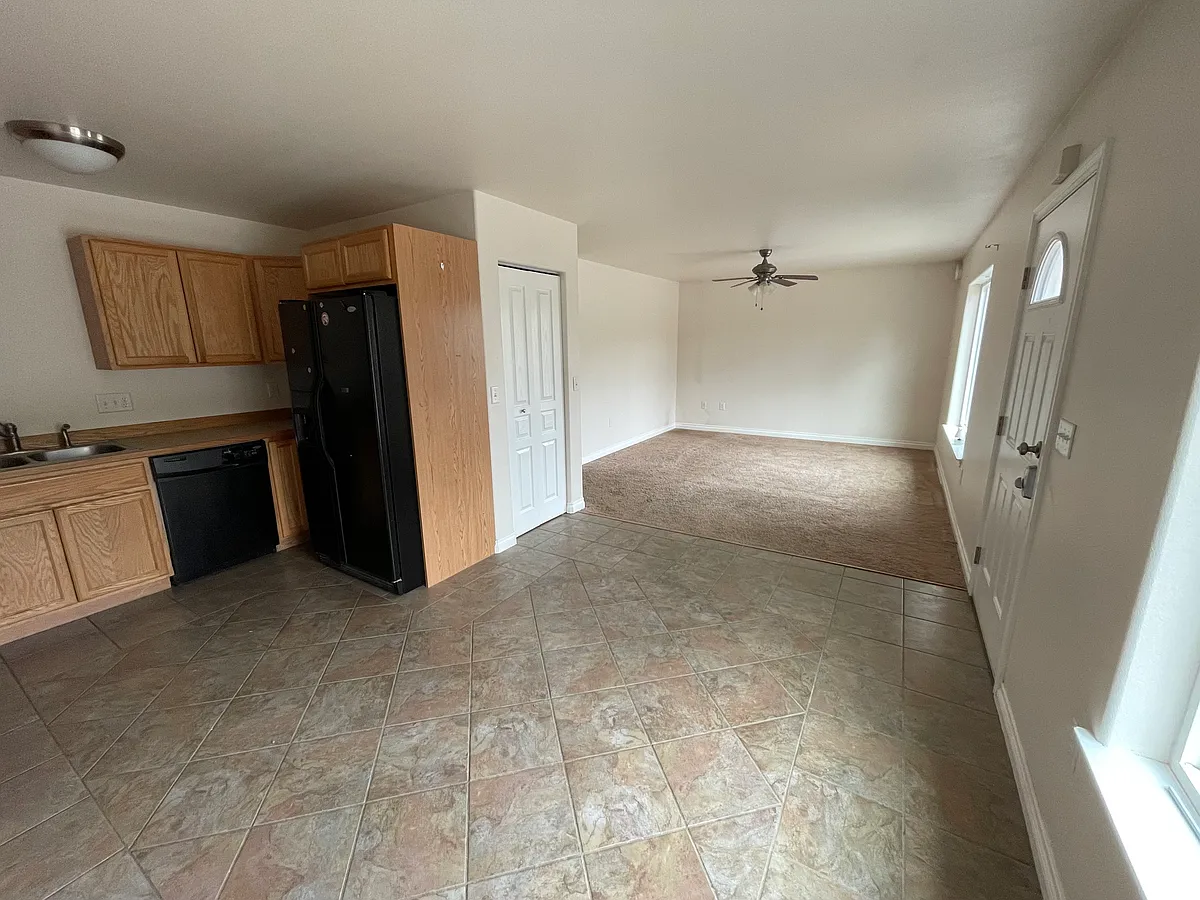 Building Photo - 3520 E Gislason Dr #2