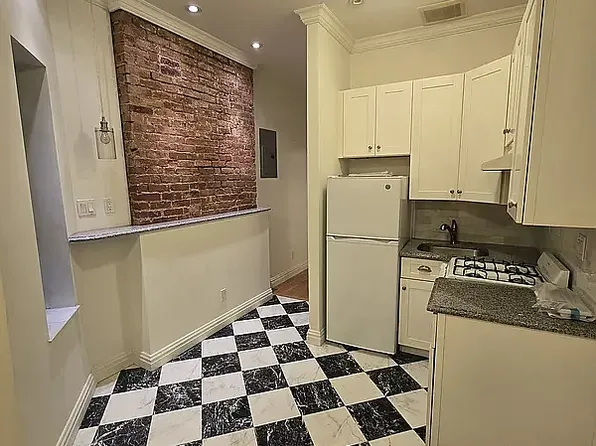 334 E 73rd St APT 5A, New York, NY 10021