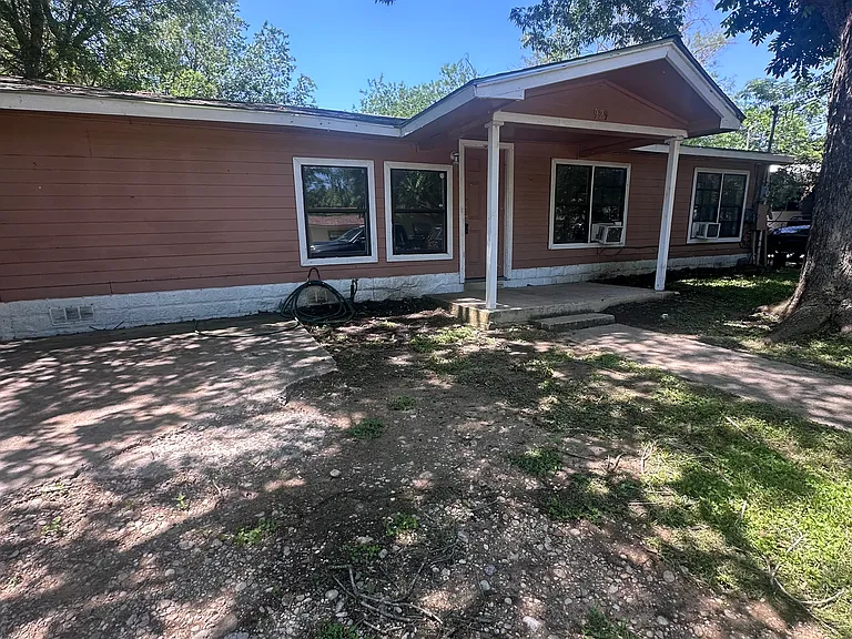929 Anderson St — Photo 1